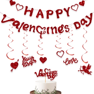 Detail von rotem Glitzer Valentinstag Party-Set mit Banner, Wirbeln und Tortenaufsatz