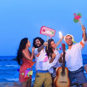 Set di accessori fotografici per festa hawaiiana con scritte Aloha e fenicotteri per l'estate