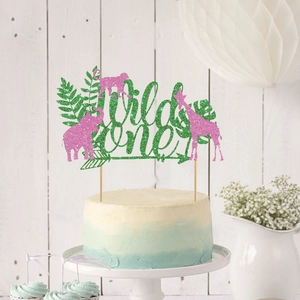 Jungle Wild One taarttopper met groene glitterbladeren en dieren voor een eerste verjaardag