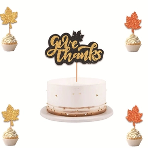 Détail de décoration de gâteau Give Thanks avec pics de cupcakes en feuilles