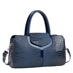 Sac à main bleu marine en cuir gaufré avec poignées élégantes et bandoulière réglable