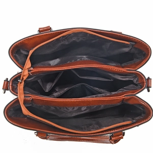Sac à main en cuir marron avec trois compartiments et fermeture à glissière