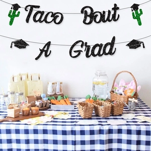 Bannière Taco Bout A Grad pailletée avec décor de cactus et toque pour remise de diplôme