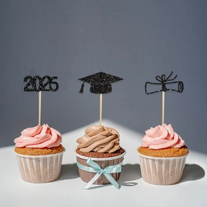 Decorazione torta laurea 2026 glitter nera con tocco e rotolo di diploma