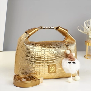 Borsa Boston Donna Motivo Coccodrilo Pelle PU Borsa A Tracolla Con Ciondolo In Peluche Logo In Metallo Cerniera Portatile
