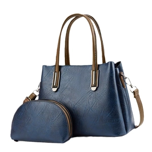 Sac à main bleu marine en cuir PU avec pochette assortie et bandoulière marron