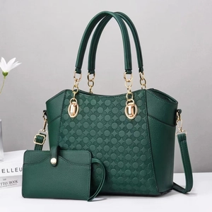 Set borsa a mano verde scuro goffrata con portafoglio coordinato e catene dorate