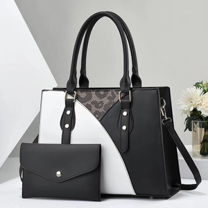Set borsa tote bicolore bianca e nera con stampa pitonata e pochette coordinata