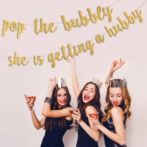 Gold glitzerndes Bachelorette-Banner 'Pop the bubbly she is getting a hubby' Partydeko