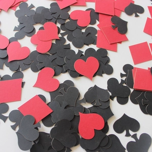 Coriandoli a Tema Poker in Carta Rosso Nero Cuori Picche Fiori Quadri per Feste Casinò Matrimoni Compleanni Decorazione Tavolo