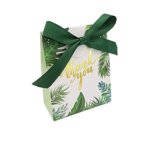 Boîte cadeau de mariage européenne avec motif de feuilles tropicales et ruban vert