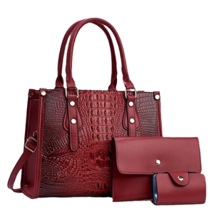 Set borse da donna rosse in 3 pezzi con trama a coccodrillo e dettagli metallici