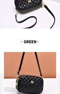 Détails du sac bandoulière noir matelassé avec double fermeture éclair et logo doré