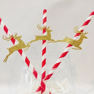 Décorations de Noël renne avec pailles rayées rouges et ornements de cerf dorés pailletés