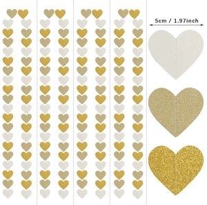 Detail showing 5cm glitter heart garland with central stitching for 3D effect decor