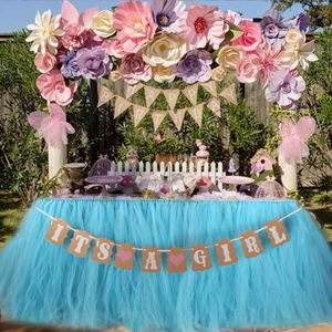 Jupe de table en tulle bleu clair avec bannière It's a Girl pour fête prénatale