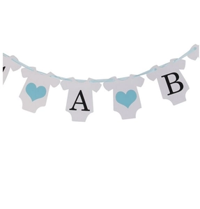 Striscione per baby shower a forma di body blu e bianco con lettere A, B e cuoricini