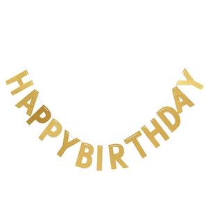Detail der gold glitzernden Happy Birthday Girlande mit dickem Karton und Schnur