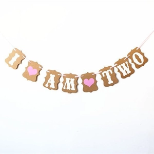 Banderole rétro I AM TWO en papier kraft avec cœurs roses pour décoration de 2ème anniversaire