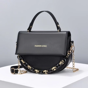 Sacoche Selle en Cuir PU pour Femme Petit Sac à Bandoulière Chaîne Décorative Boucle Magnétique Sac Carré Assorti au Quotidien