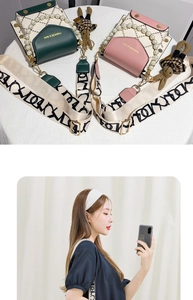 Détails des mini sacs matelassés avec chaînes de perles et larges bandoulières tendance