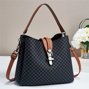Dunkelgraue PU-Beuteltasche mit blauem Rautenmuster und braunem Ledergriff