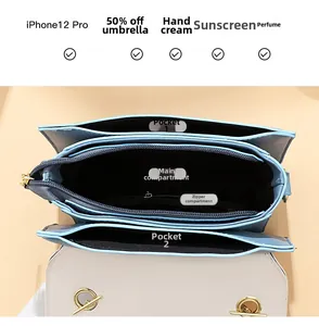 Detail der Innenstruktur der kleinen quadratischen Tasche mit Handy und Kosmetikartikeln