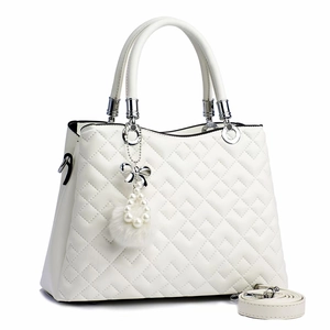 White quilted tote bag with pearl plush charm and detachable shoulder strap