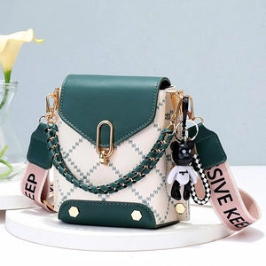 Women Fashion Quilted PU Leather Phone Bag Mini Crossbody Shoulder Bag With Wide Strap Chain And Bear Pendant Daily Casual Small Square Bag