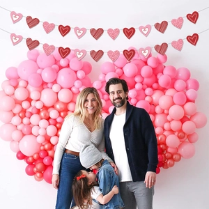 Herz-Girlande zum Valentinstag in Rot und Rosa für Hochzeit und romantische Deko