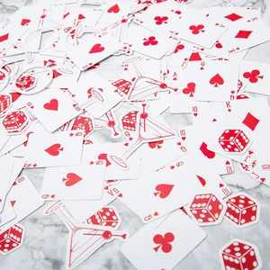 Confettis de Poker Thème Casino Rouge Blanc Dés Verre à Martini Décorations de Table pour Anniversaire et Événements