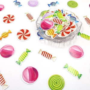 Confettis colorés en forme de bonbons pour décoration de table d'anniversaire