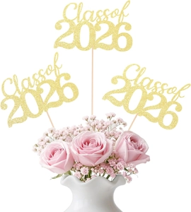 Close-up of Class of 2026 glitter gold cake toppers with pink roses and baby breath