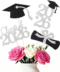 Decorazioni per torta di laurea 2026 glitterate con cappelli e pergamene in un vaso