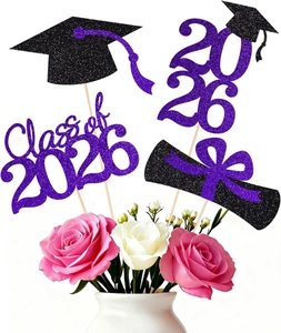 Decorazioni torta laurea 2026 viola glitterate in un vaso di fiori per celebrazione