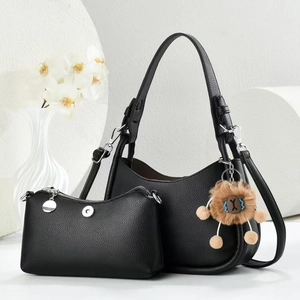 Borsa Hobo Da Donna In Pelle PU Con Trama Litchi Borsa A Spalla E Tracolla Con Ciondolo In Peluche Moda Minimalista