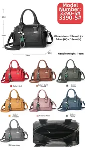 Detailed size dimensions of large capacity Boston handbag and its internal zipper layout