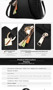 Détails du sac en cuir PU noir matelassé avec garnitures dorées et ornement à pompon