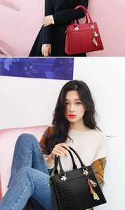 Détails de sacs à main en cuir PU rouge et noir avec texture tissée et pompon à clochette