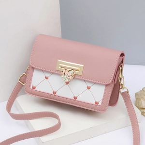 Borsa a tracolla rosa e bianca con ricamo a cuore e chiusura metallica a cuore