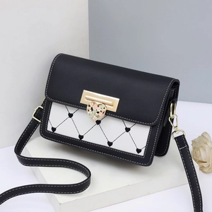 Borsa Tracolla Donna Pelle PU Ricamo Cuore Trapuntata Piccola Borsa Quadrata Spalla Chiusura Cuore Metallo Dettaglio Fiore Dolce