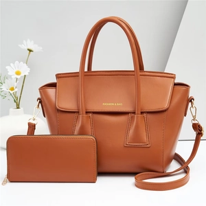 Ensemble 2 pièces marron avec un sac à main chic et son portefeuille assorti