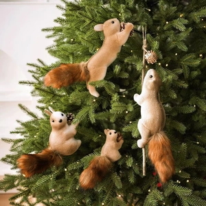 4er-Set Plüsch-Eichhörnchen Weihnachtsbaumschmuck mit buschigem Schwanz und Zapfen