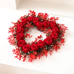 Heart-shaped artificial red rose wreath for Valentine's Day party and wedding decoration