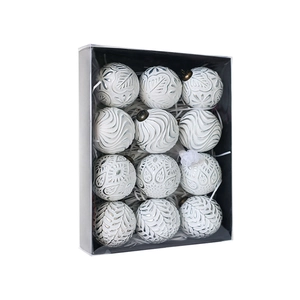 Lot de 12 boules de Noël blanches avec motifs en relief dans un coffret cadeau noir