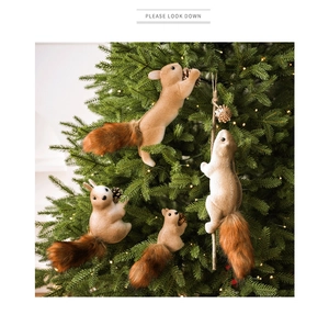 4er-Set Eichhörnchen-Weihnachtsbaumanhänger mit flauschigen Schwänzen und Mini-Zapfen
