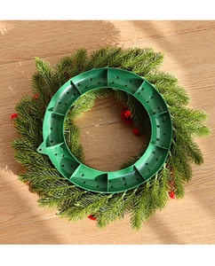 Detail of sturdy green plastic base and lush faux pine needles on 40cm Christmas wreath