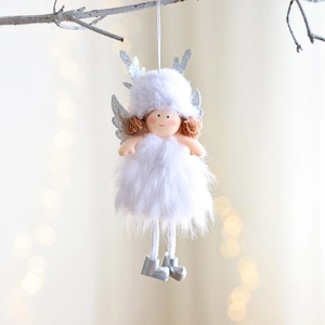 Ángel de Navidad de felpa con astas plateadas y alas de lentejuelas en la rama