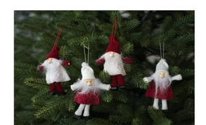 Lot de quatre gnomes de Noël en feutre rouge et blanc suspendus à une branche de sapin