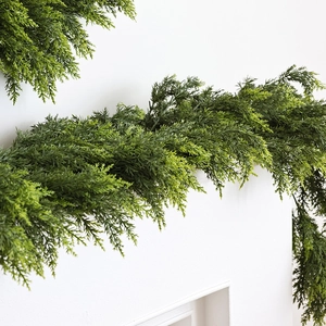 Ghirlanda di cedro artificiale in PE per decorazioni natalizie di camini e porte